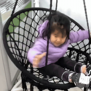 كرسي أرجوحة معلق من الماكراميه ©