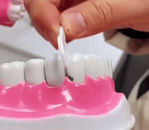 الخيط الكهربائي لتنظيف الأسنان