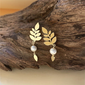 Pearl Leaf Earrings With A Minimalist Chic Design - Zambeel