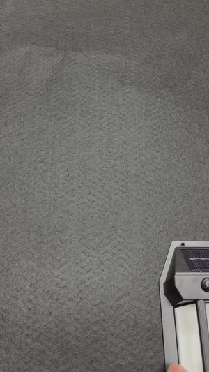 مصباح حائط تفاعلي يعمل بالطاقة الشمسية