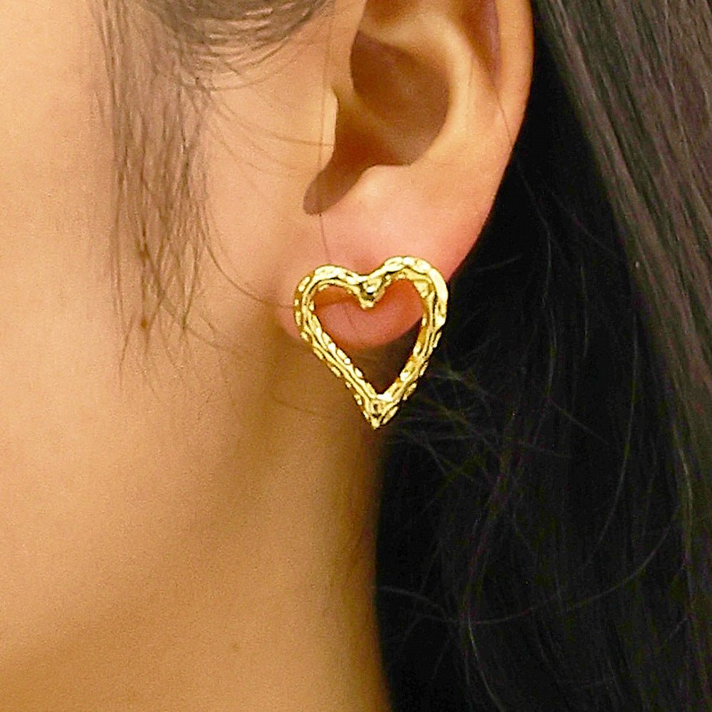 Retro Gold Stud Earrings Simple Lava Heart Shape - Zambeel
