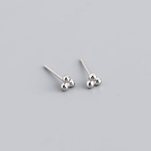 Simple And Fresh Student Polka Dot S925 Silver Stud Earrings - Zambeel
