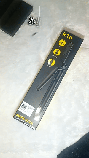 عصا سيلفي مع مقبض